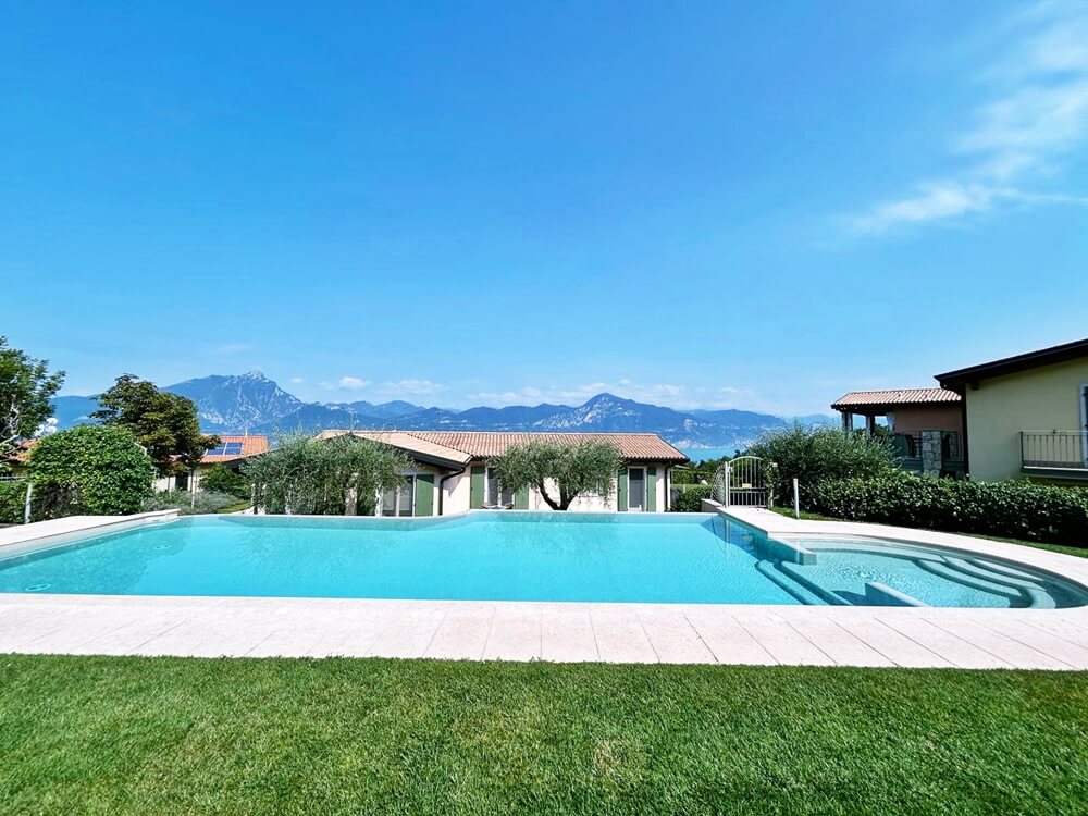 gardasee-ferienwohnung-poolblick-berge